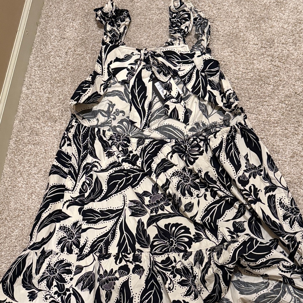 Who What Wear Floral Backless Dress in Black and Cream - Picture 4 of 5